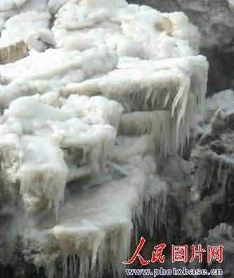 黄河壶口瀑布出现罕见冰凌奇观(组图)