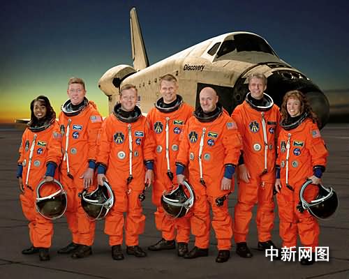 组图:美国“发现”号航天飞机准备冒险再上太空